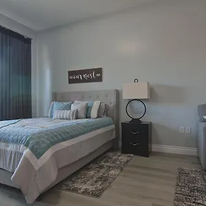 Newly Renovated Modern Apartment